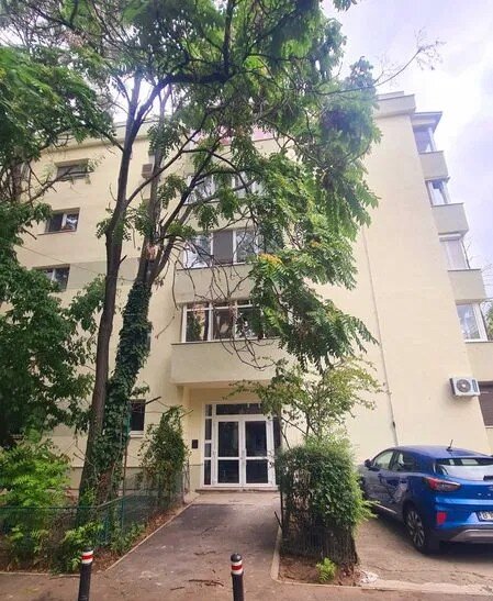 Lacul Tei x Parcul Circului, metrou Stefan cel mare 12 min