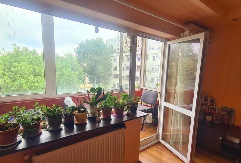 Lacul Tei x Parcul Circului, metrou Stefan cel mare 12 min